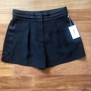 Frame tux short black size 4